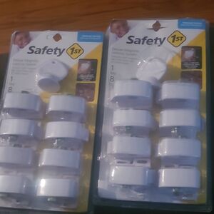 Safety 1st White Magnetic Locking System